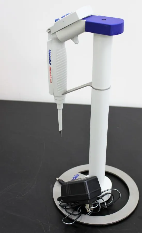 EPPENDORF RESEARCH PRO 0.5 - 10 ul ADJUSTABLE DIGITAL PIPETTE with CHARGER/STAND