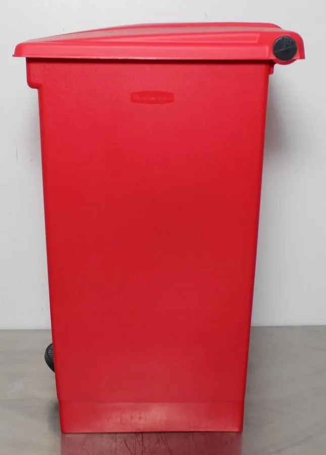 Rubbermaid 12 Gal Step On Container