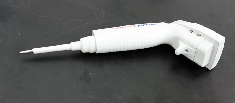 EPPENDORF RESEARCH PRO 0.5 - 10 ul ADJUSTABLE DIGITAL PIPETTE with CHARGER/STAND