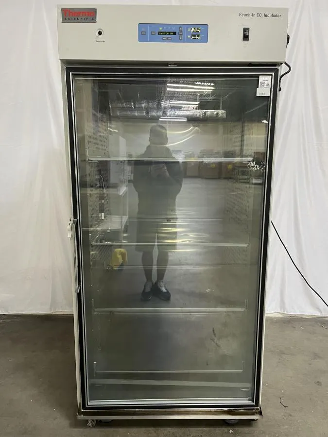 Thermo Large-Capacity Reach-In CO2 Incubator, 821 L,  Polished SS Model 3950