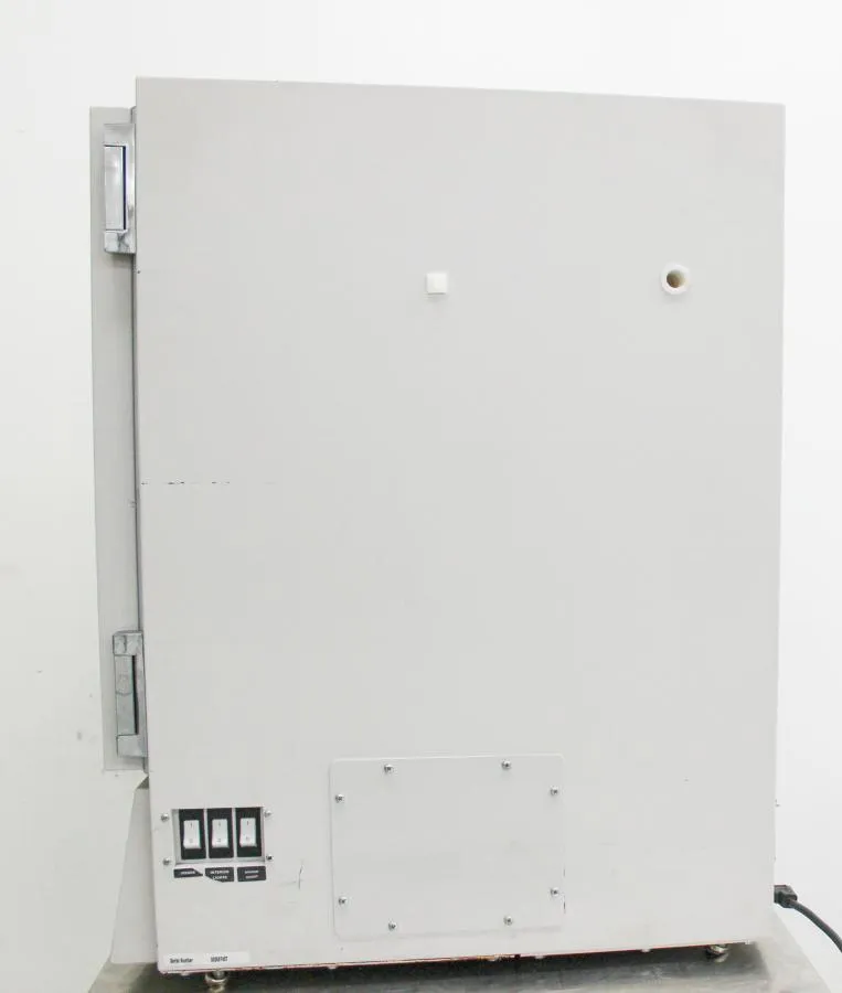 New Brunswick Innova 4230 Refrigerated Incubator Shaker M1233-0010