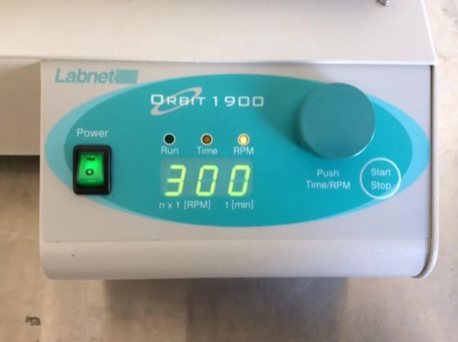 Labnet Orbit 1900 Heavy Duty Digital Shaker CLEARANCE! As-Is