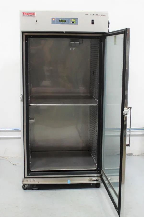 Thermo Scientific 3950 Reach-In CO2 Incubator CLEARANCE! As-Is