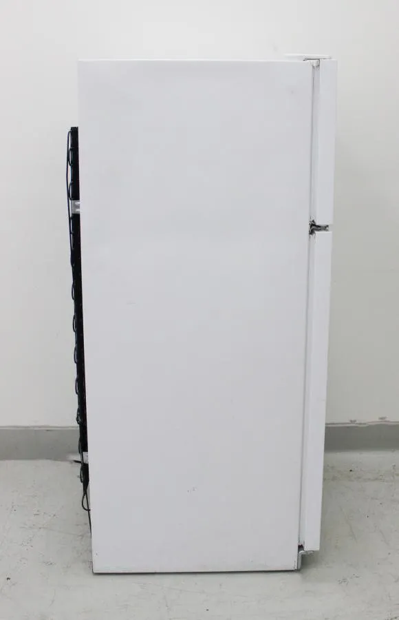 Frigidaire 29.6in. Top Freezer Refrigerator in White model: FRT17G4BW7